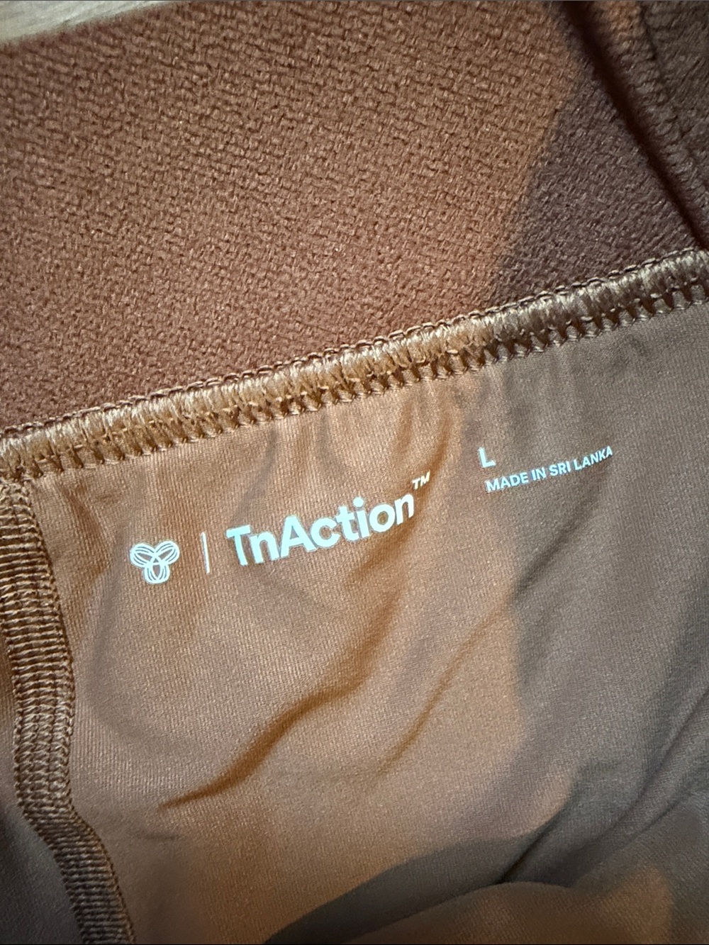 Aritzia TnAction skirt - Picture 3 of 5